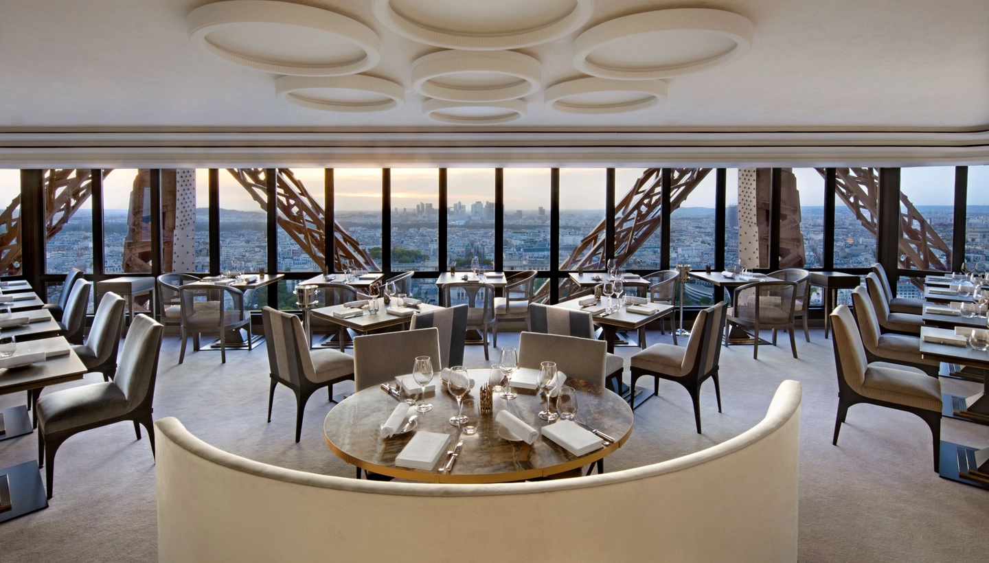 Le Jules Vernes restaurant on the Eiffel tower 