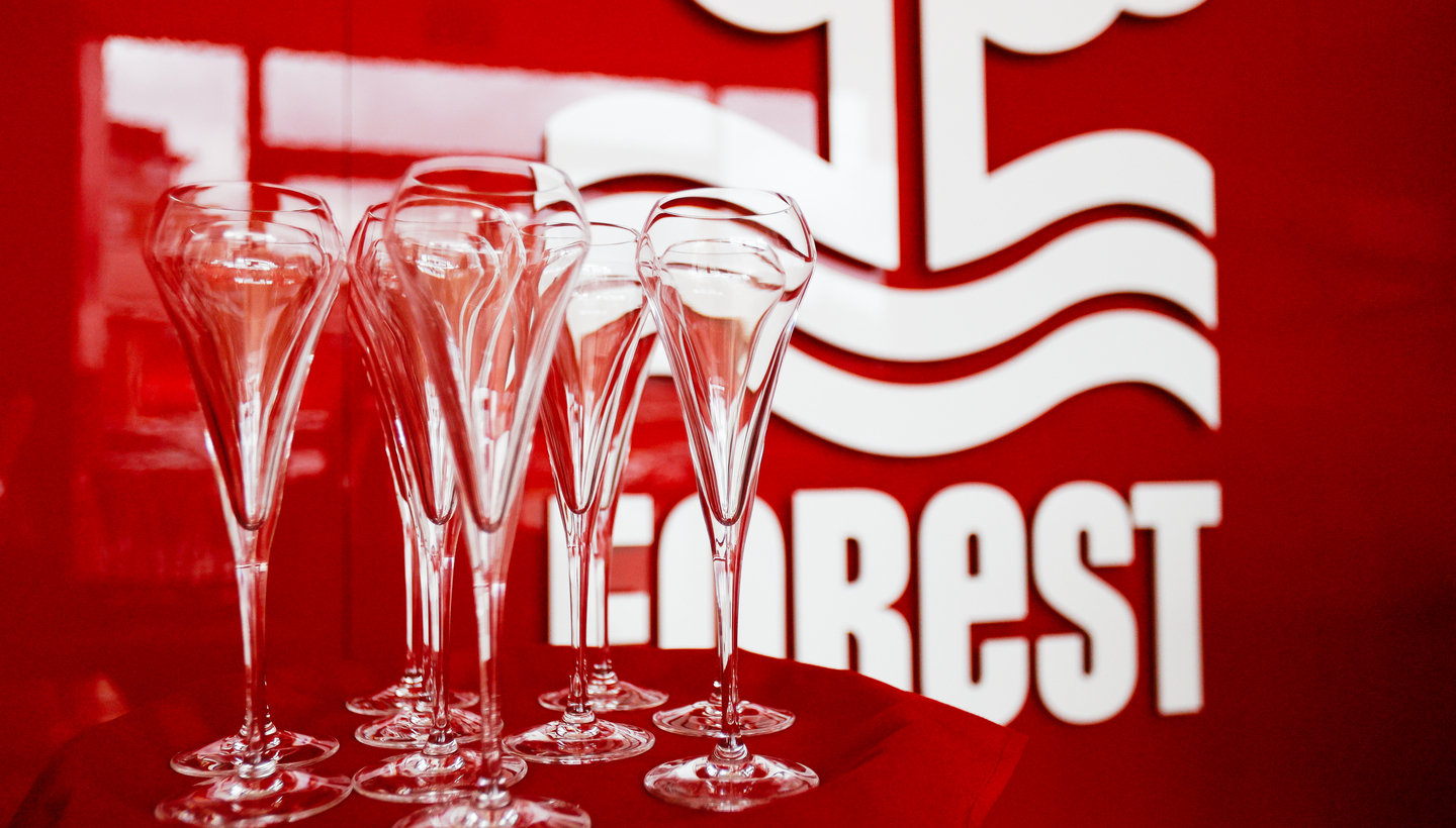 Notthingham Forest Football Club logo & glasses